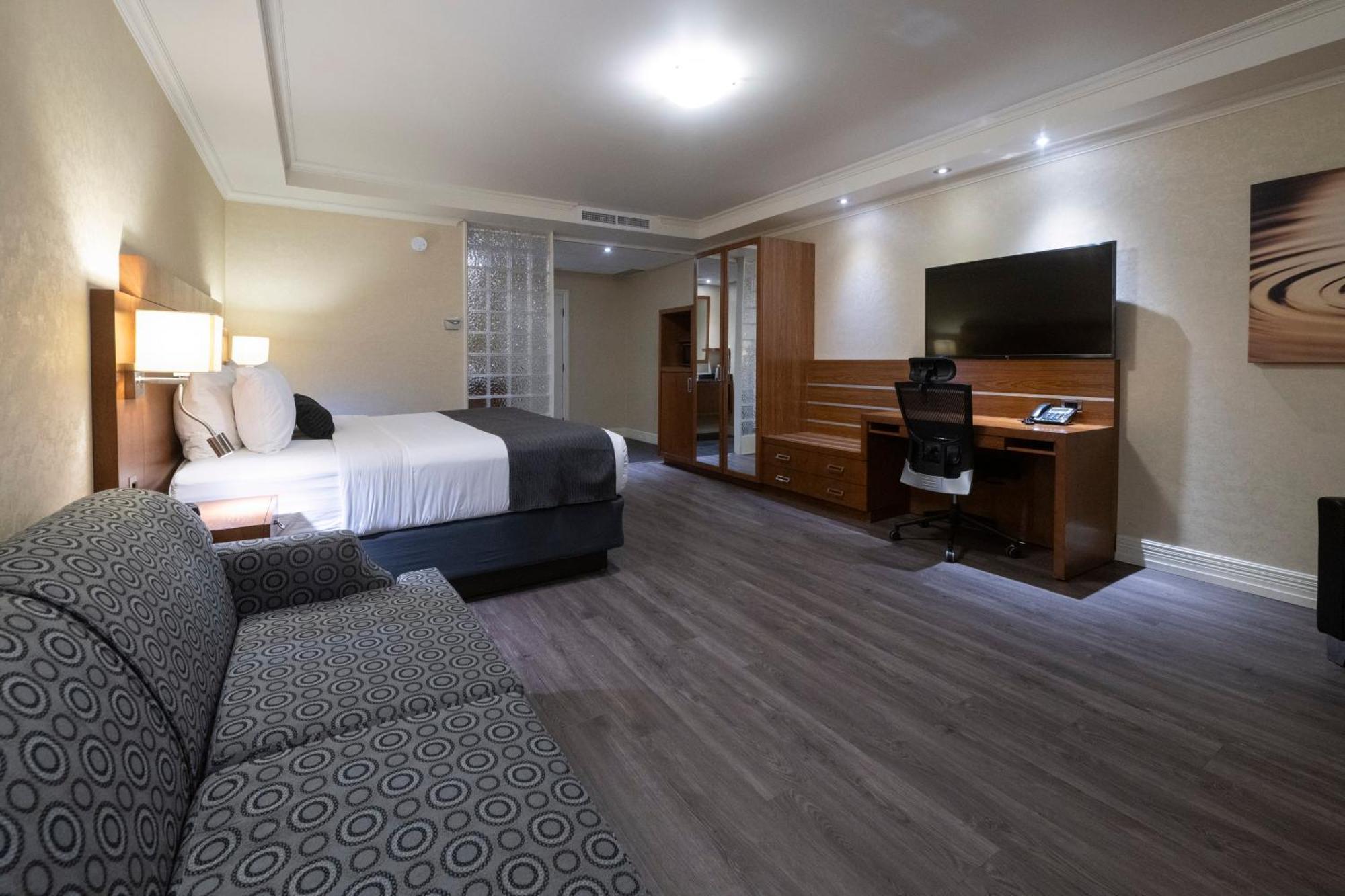 Hotel & Suites Le Dauphin דראמונדוויל מראה חיצוני תמונה
