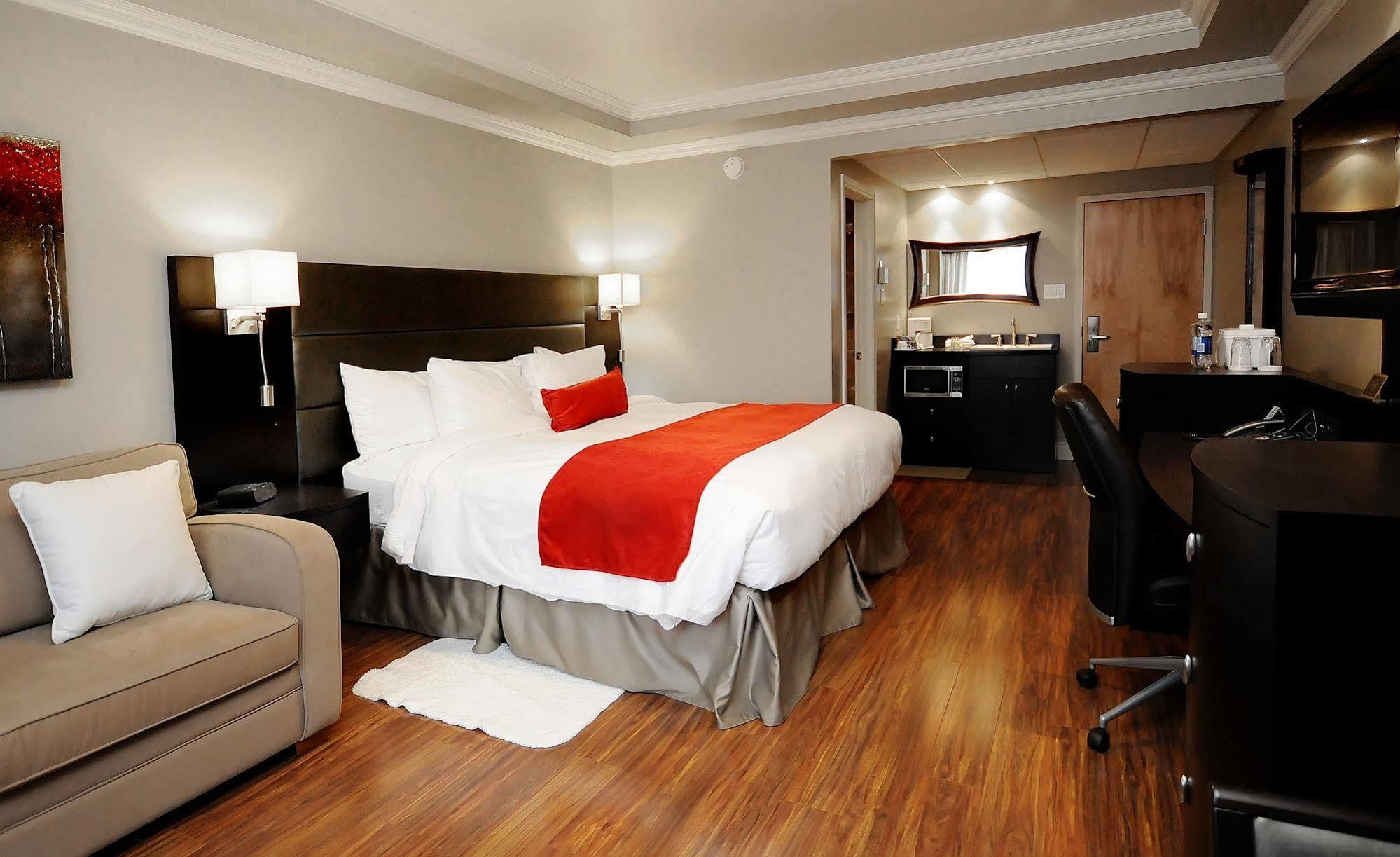 Hotel & Suites Le Dauphin דראמונדוויל מראה חיצוני תמונה
