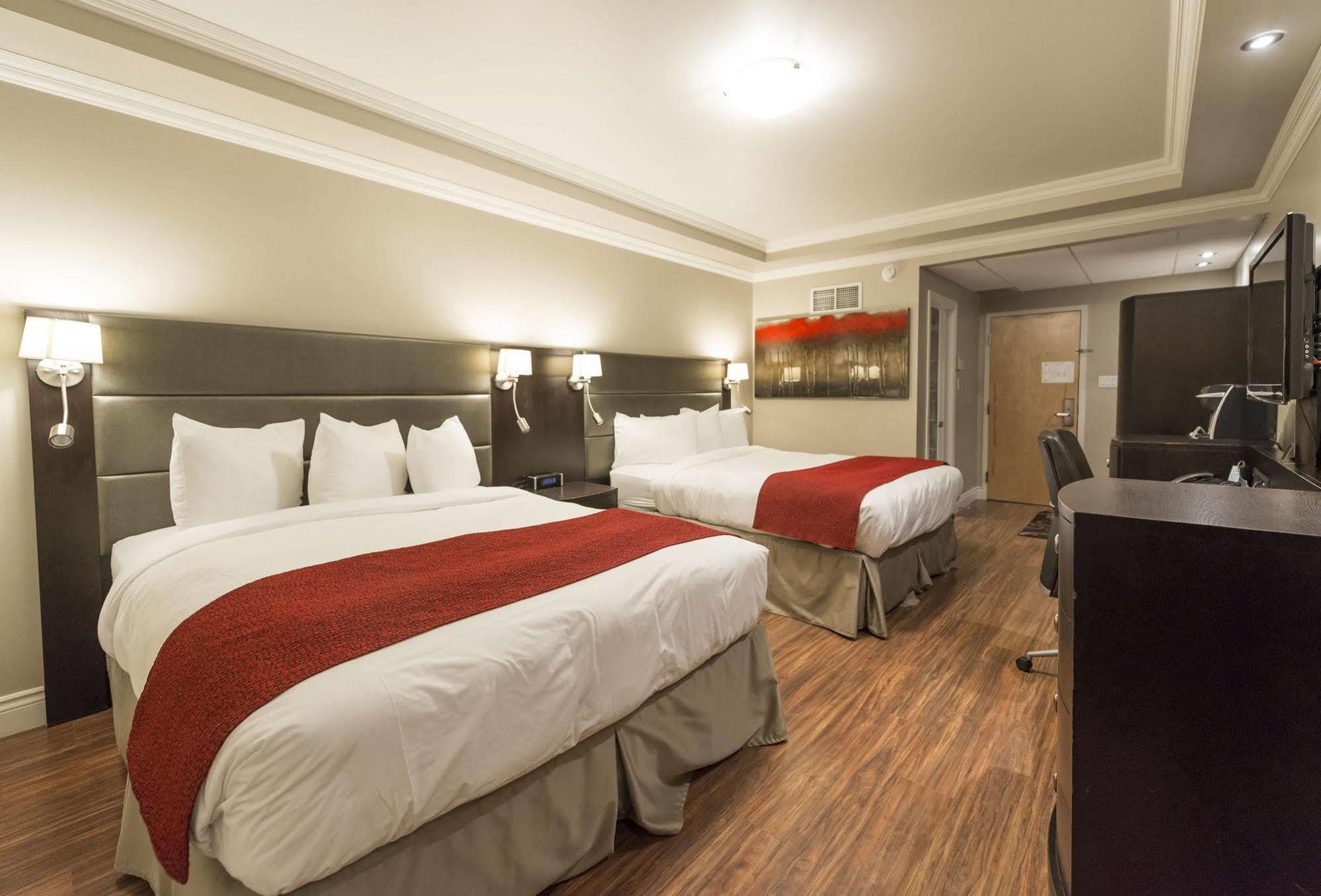 Hotel & Suites Le Dauphin דראמונדוויל מראה חיצוני תמונה